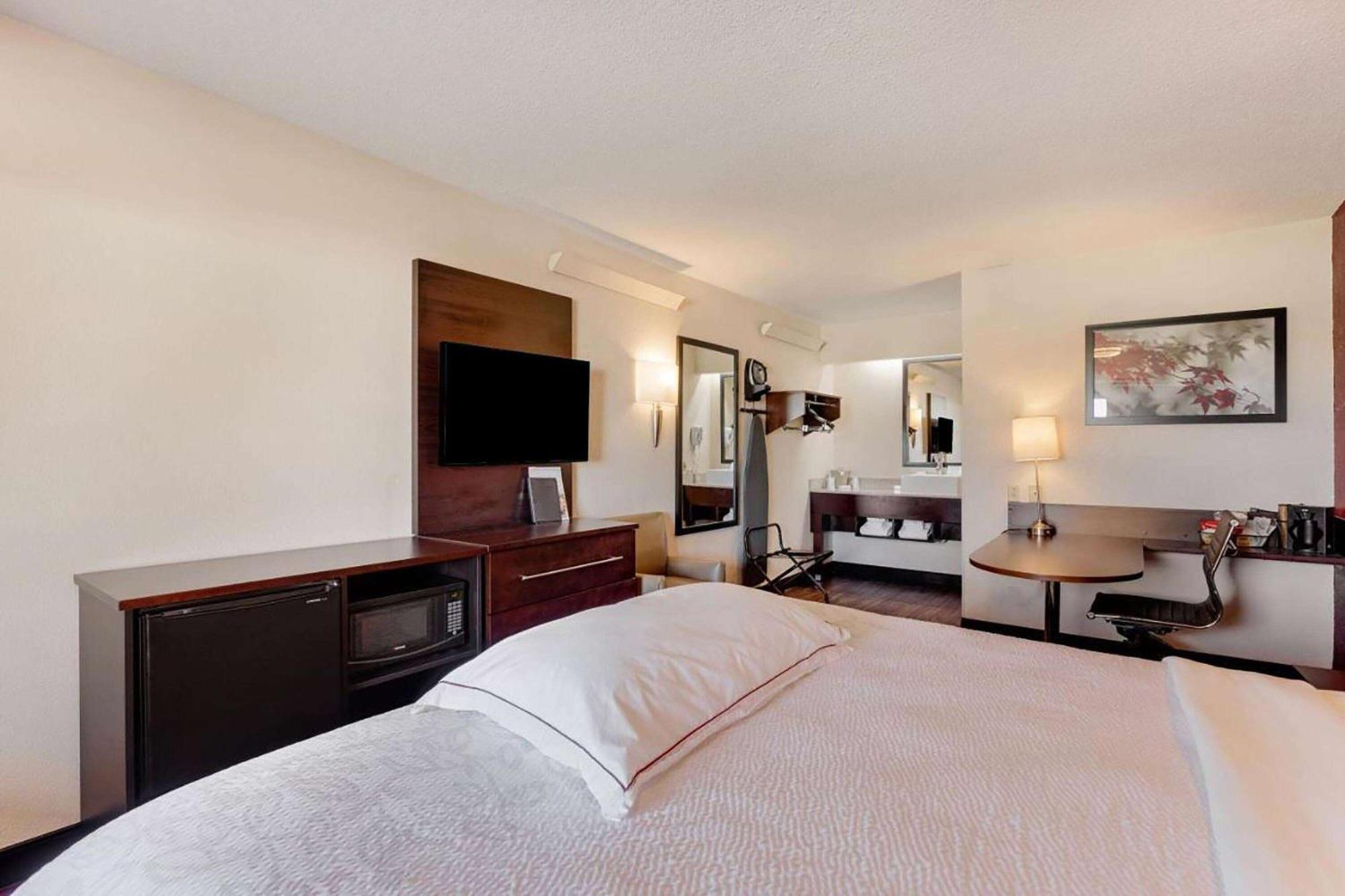 Hotel Super 8 By Wyndham Deerfield - Northbrook Exterior foto